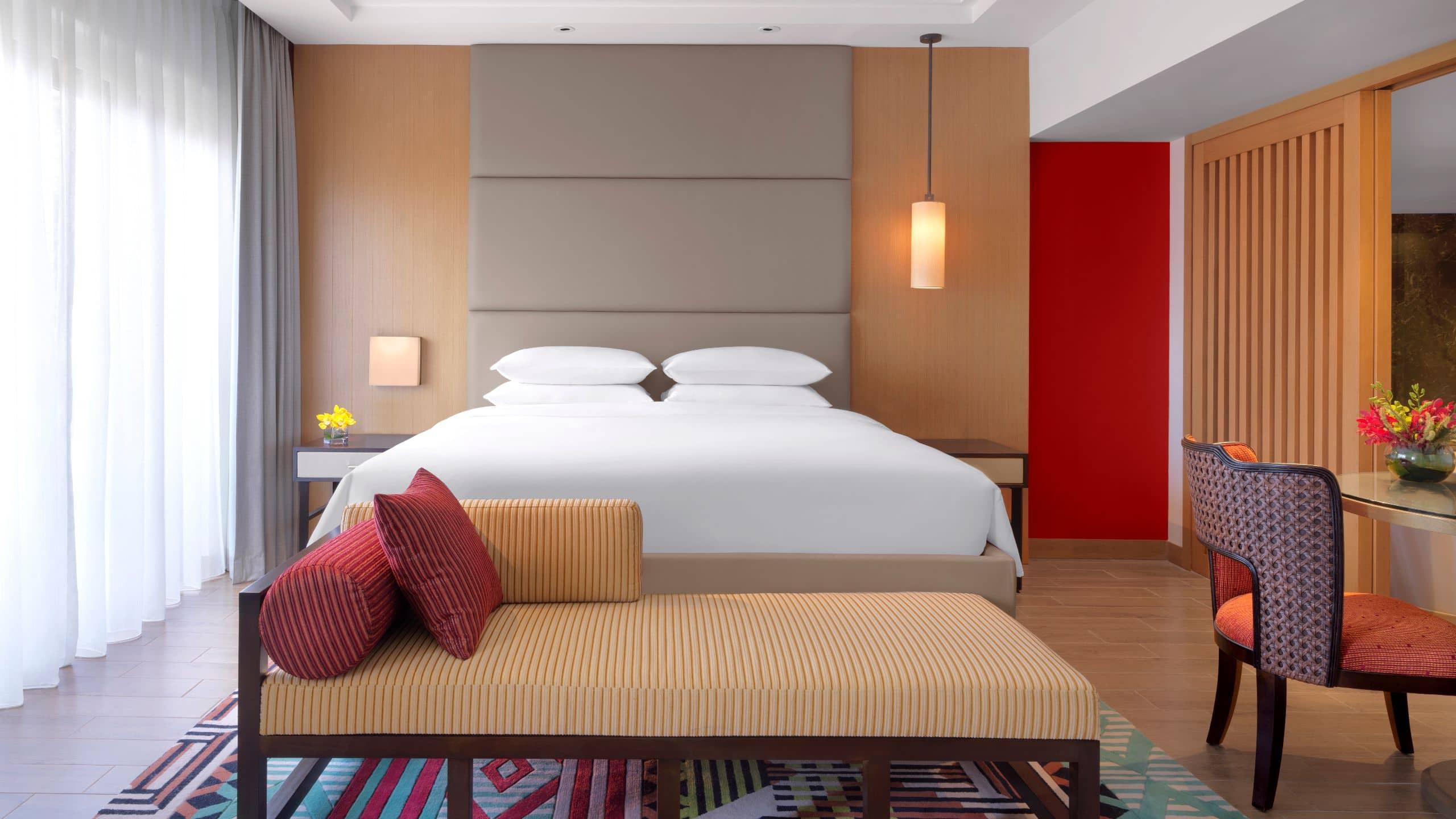 Hyatt Regency Kuantan Resort Kültér fotó A bedroom at the hotel
