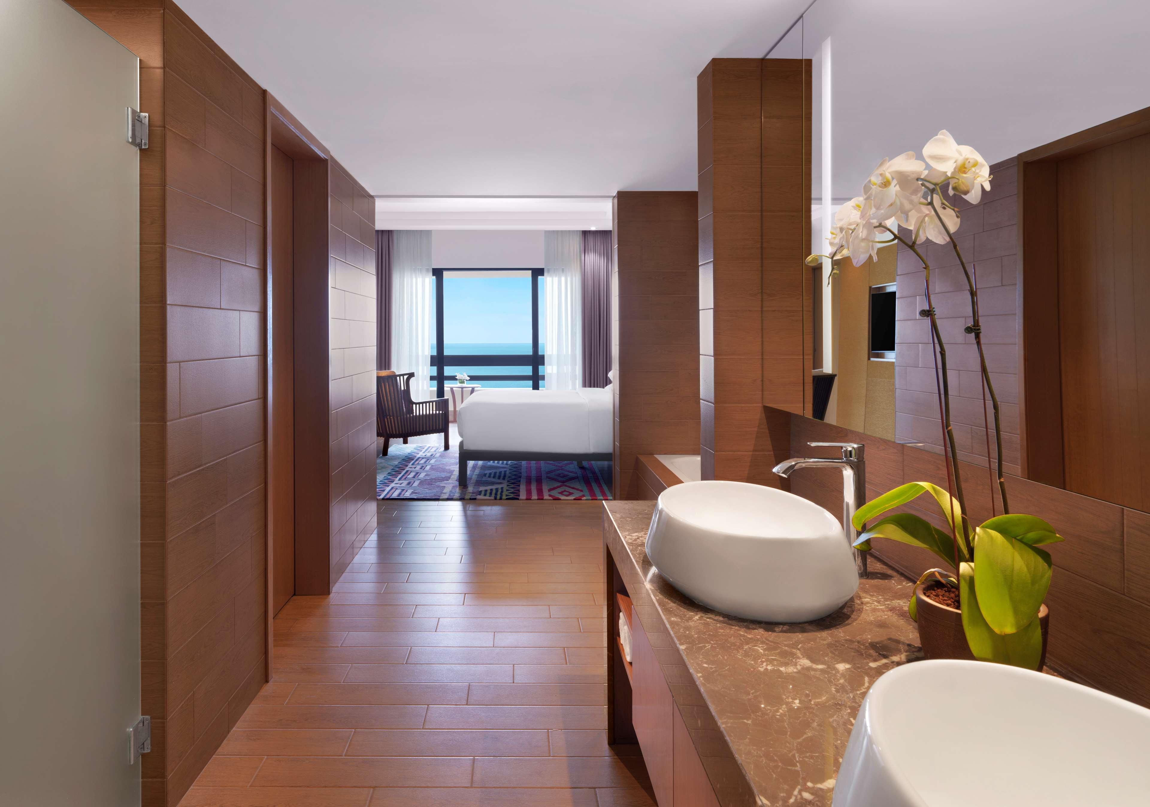 Hyatt Regency Kuantan Resort Kültér fotó A bathroom at the hotel