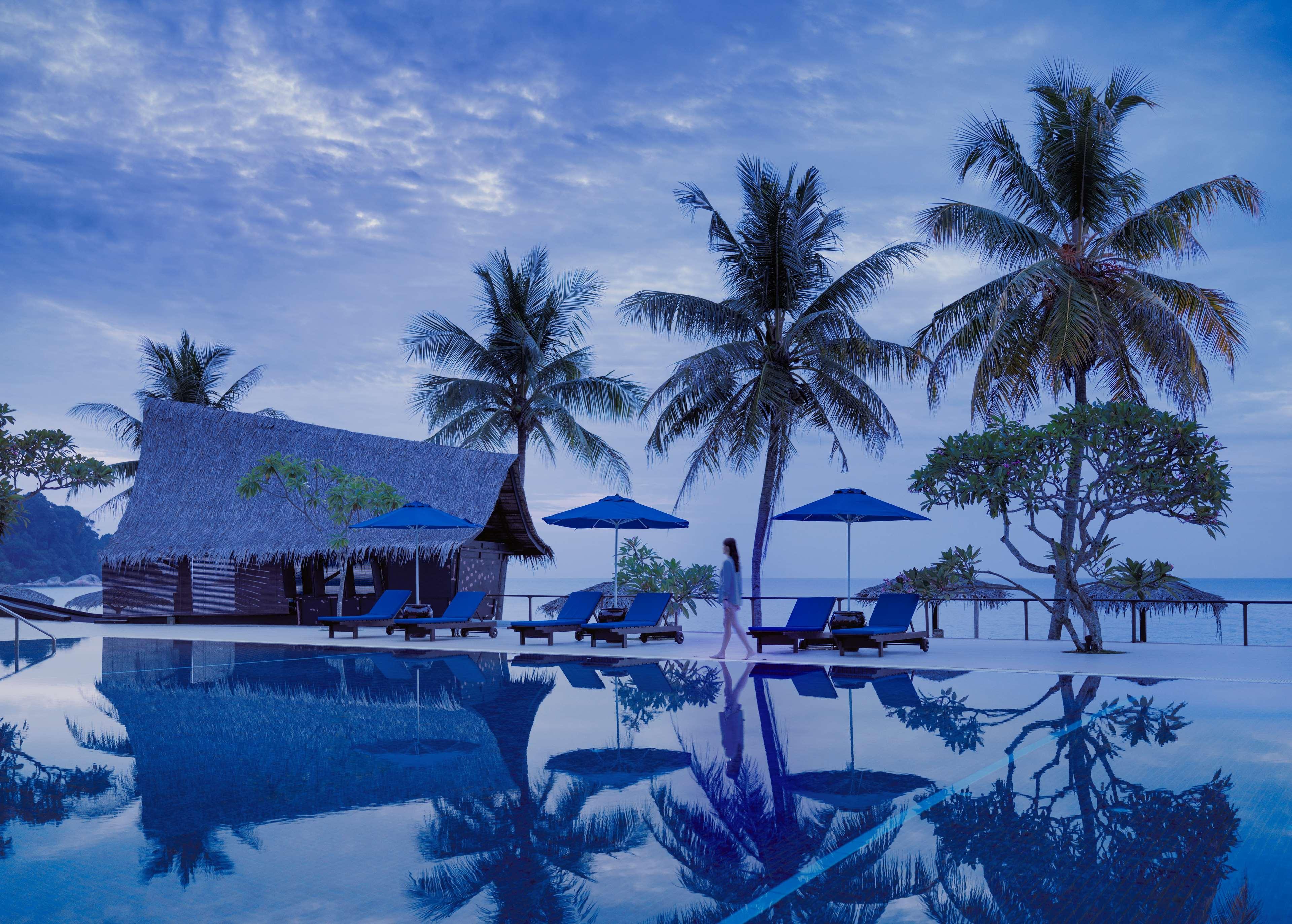Hyatt Regency Kuantan Resort Kültér fotó The resort's infinity pool