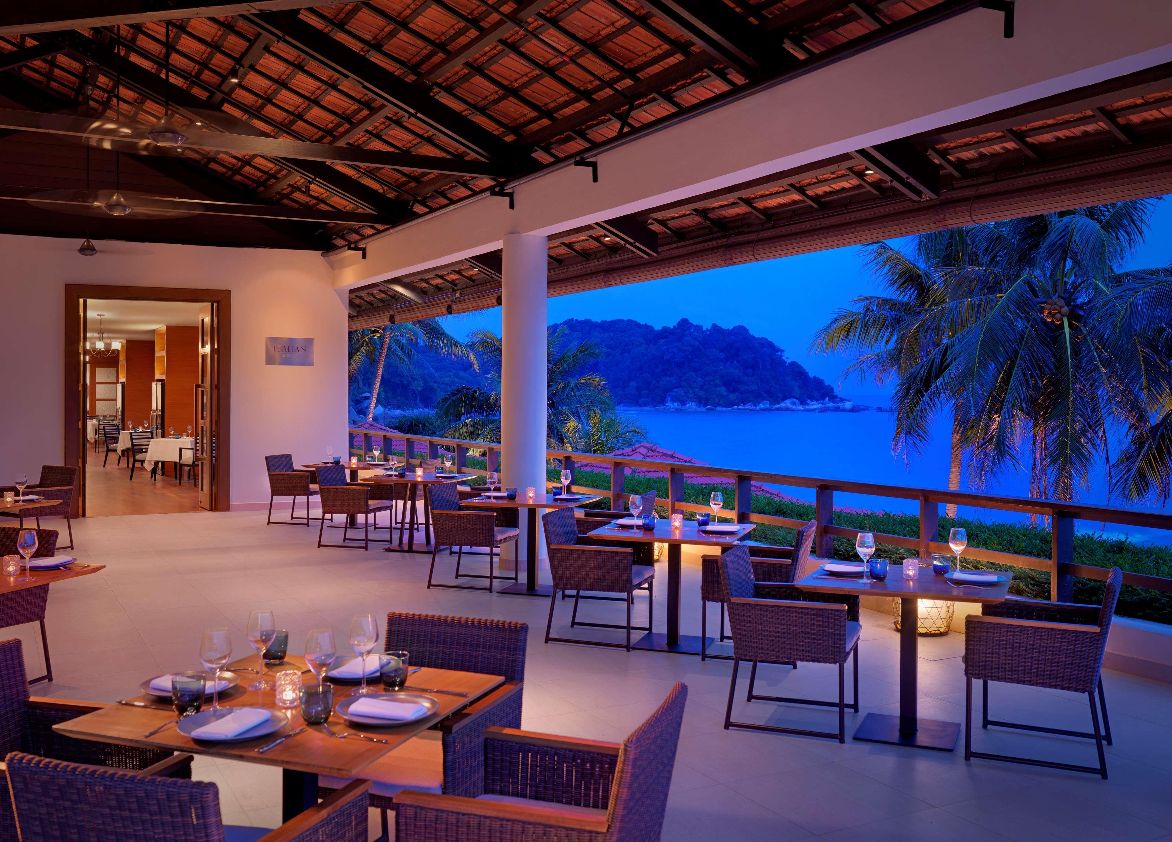 Hyatt Regency Kuantan Resort Kültér fotó The Deck
