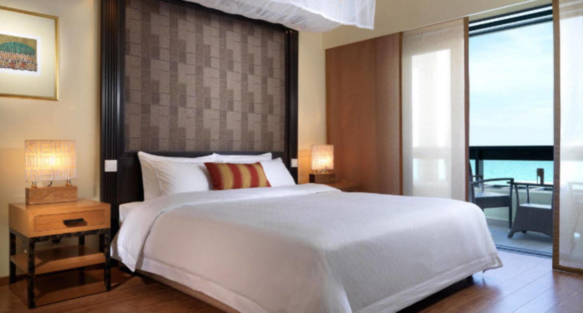 Hyatt Regency Kuantan Resort Kültér fotó A bedroom at the W Maldives