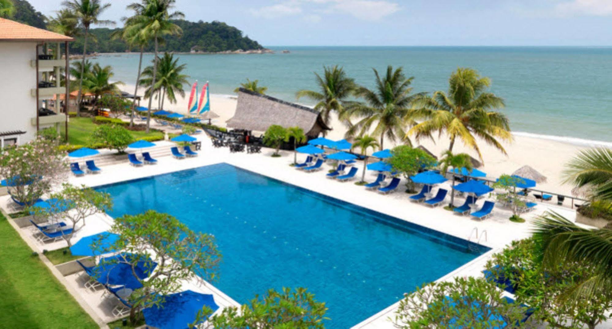 Hyatt Regency Kuantan Resort Kültér fotó The swimming pool at the resort