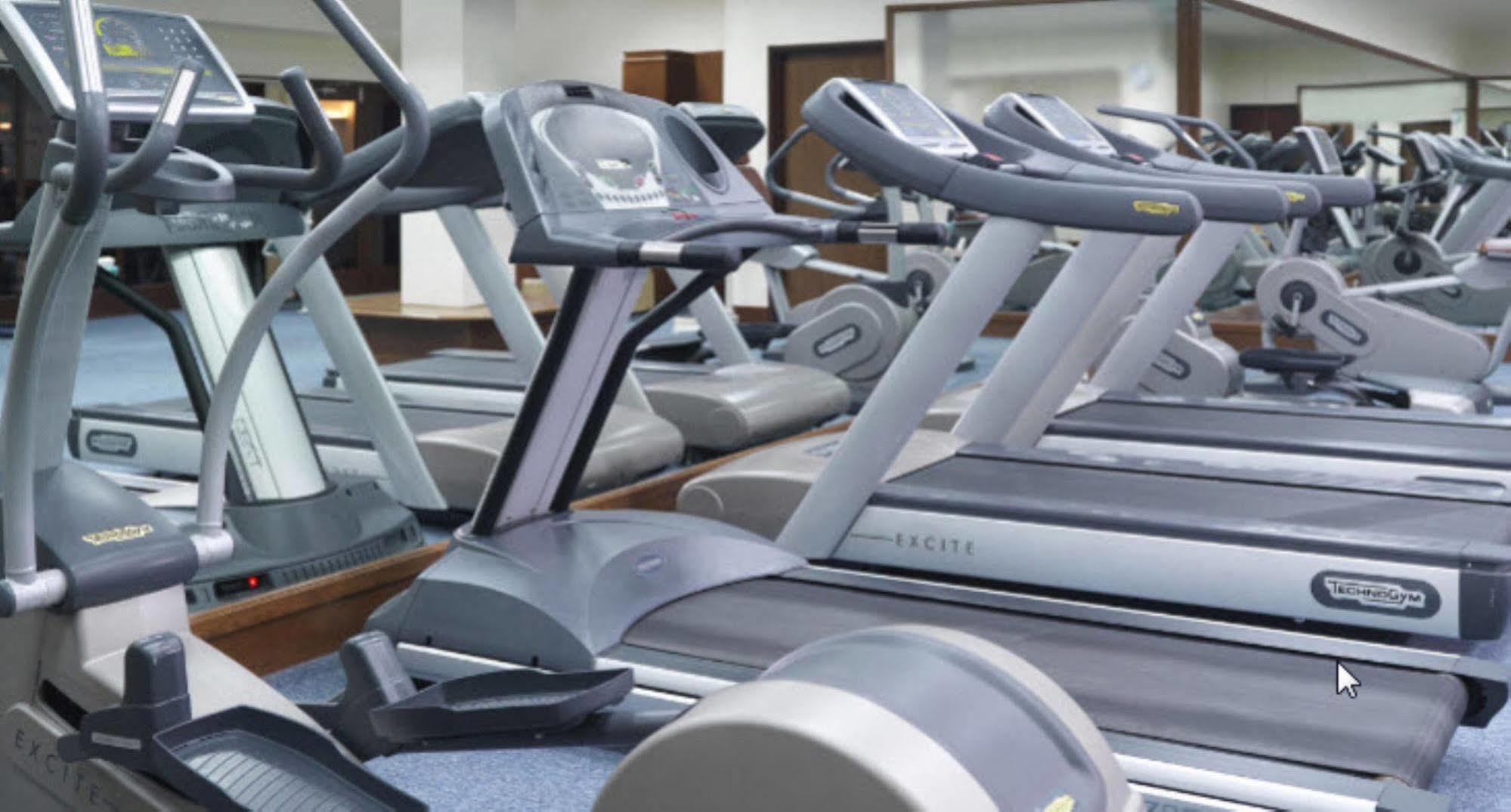 Hyatt Regency Kuantan Resort Kültér fotó Treadmills in a gym